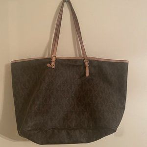Michael Kors Jet Set Travel Top Zip Signature Monogram Tote